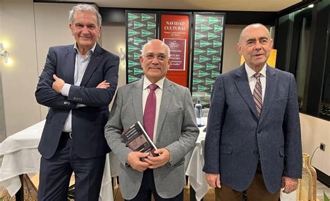 Arturo Maneiro presentó en Vigo el libro La aventura de la radio