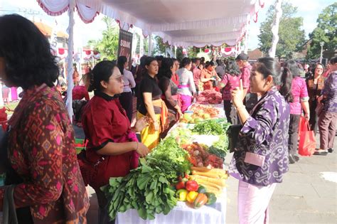 Putri Koster Gelar Pasar Rakyat Sebagai Ajang Aksi Sosial Dan