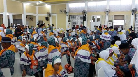 Calon Haji Asal Maluku Utara Masuk Asrama Haji Sudiang Tribun