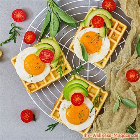 Low Carb Waffeln Mit Spiegelei Und Avocado Gesundes Rezept Zum Abnehmen