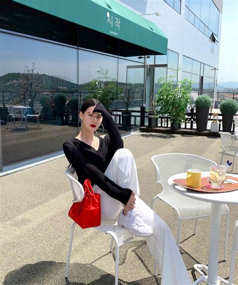 Học lỏm 8 chiêu ăn mặc từ hot girl Bạch Tuyết cao 1m70 xứ Hàn bạn nhất định lên level mặc