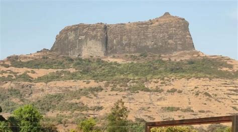 Harihar, a Historical Fort atop the Hill - Gluwee