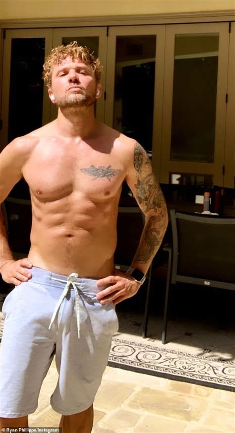Ryan Phillippe Flaunts Chiseled Chest In Thirst Trap Hot Lifestyle News