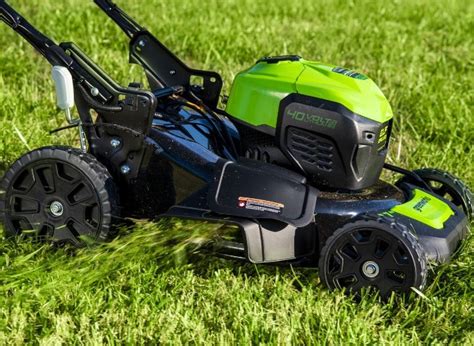 Greenworks 2535302mevt 40 Volt 21 Inch Cordless Battery Operated Walk Behind Self Propelled Lawn