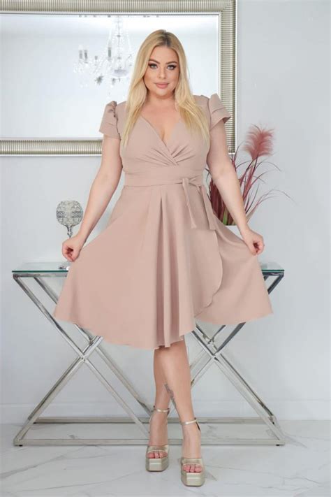 Zefra Kreacja w której czujesz się pewnie Piękny dekolt który przyciąga spojrzenia NUDE