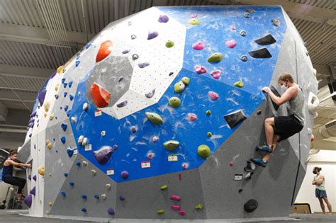 What Is Bouldering? - Beginner's Guide + 6 Top Tips - Climber News