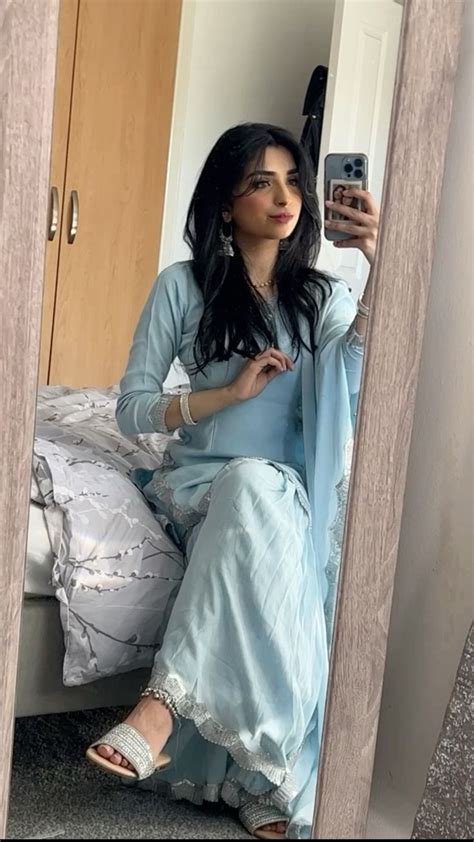 Pin De Zenab Em Desi Outfit Inspo Em 2024