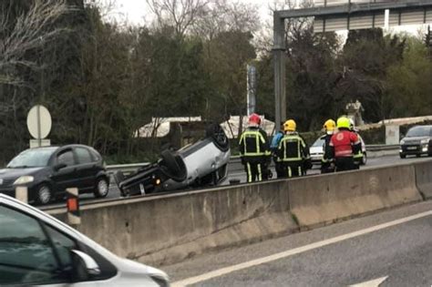 Quatro feridos em acidente carro capotado no IC19 Portugal SÁBADO