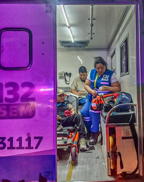 Atienden a ciclista que resultó lesionado tras ser embestido en horas