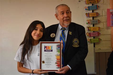 CLUB DE LEONES RECONOCE Y PREMIA A ISIDORA VÁSQUEZ POR SU