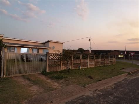 3 Bedroom House For Sale In Esikhawini P24 114610409