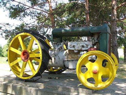 Wrecking Fordson Tractor - Truck & Tractor Parts & Wrecking