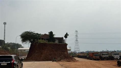 Viral Rumah Berdiri Di Tengah Proyek Jalan Tol Cijago Bpn Depok Bakal