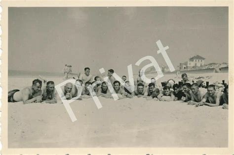 Foto Wkii Wehrmacht Soldaten Freizeit Halbnackt Nude Strand Polen Poland F Eur