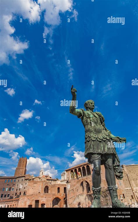 Gaius Julius Caesar Statue Hi Res Stock Photography And Images Alamy