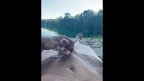 Halbhartes Sperma An Einem FKK Strand Umgeben Von Leuten Pornhub Gay