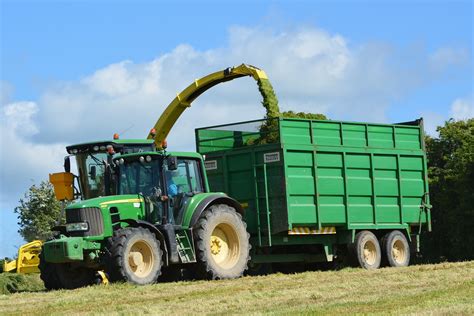 John Deere 7550 SPFH Filling A Thorpe Trailers Silage Trai Flickr