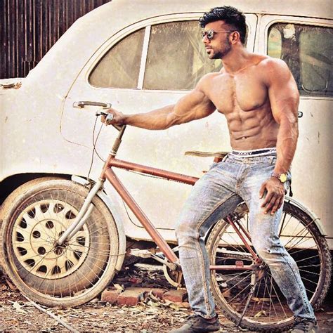 Sexy Indian Hunk Showing Off His Bulging Muscles Indian Gay Site