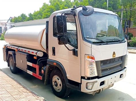 China Berkualiti Tinggi Liter Sinotruk Howo Lori Tangki Minyak