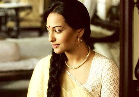 Sonakshi Sinha was warned against doing 'arty film' Lootera