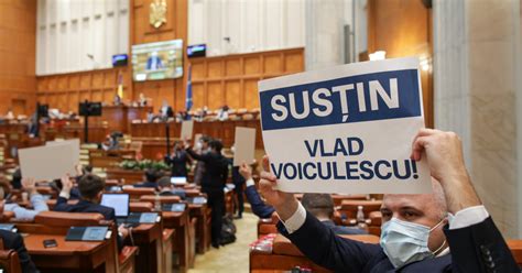 Reacții în USR PLUS după demiterea lui Vlad Voiculescu Un deputat cere