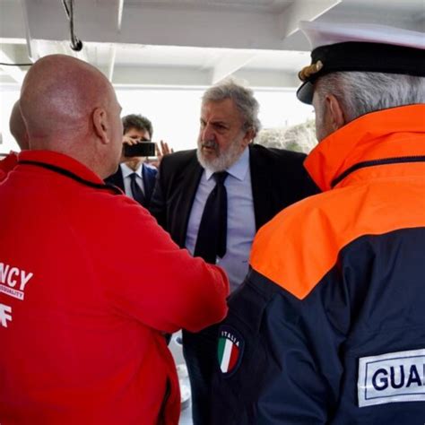 Accolta A Brindisi La Nave Di Emergency Con Persone Salvate Al