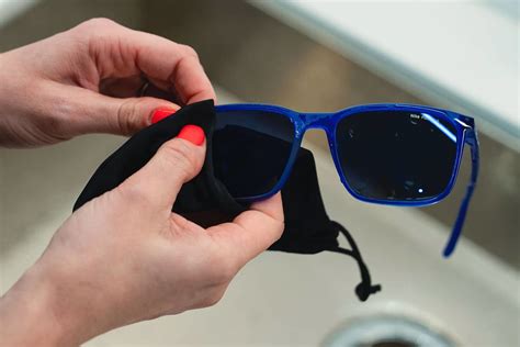 Cómo limpiar gafas de sol en 4 sencillos pasos Nike ES