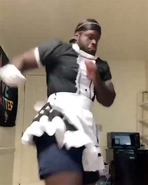 Hombre Con Traje De Maid Youtube