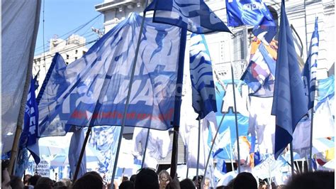 Violencia contra las escuelas docentes rosarinos van al paro y Amsafé