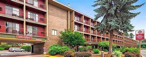 Best Western Plus Rivershore Hotel, Lake Oswego - HotelTonight