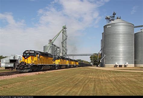 Railpicturesnet Photo Dair 3031 Dakota And Iowa Railroad Emd Sd40 2 At