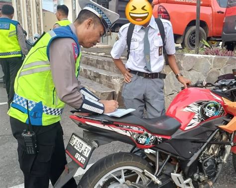 Operasi Patuh Musi 2024 Polres Lahat Dan Jasa Raharja Bagi Bagi Helm