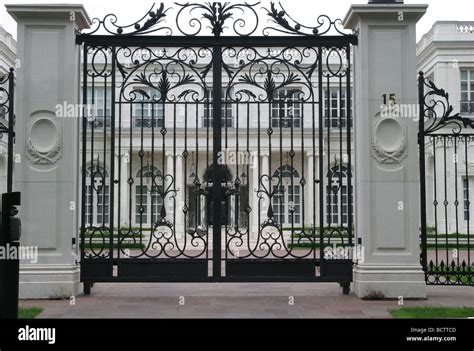 entrance and gate in front of luxurious mansion Stock Photo - Alamy