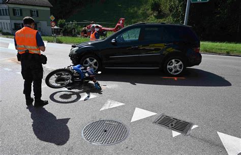 L Tisburg Motorradfahrerin Nach Unfall Mit Auto Unbestimmt Verletzt