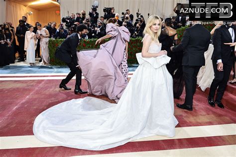 Sydney Sweeney Sexy Seen Flaunting Her Hot Tits And Legs In A White Dress At The Met Gala In NYC