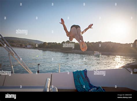 Young Men Dive In Swimming Hi Res Stock Photography And Images Alamy