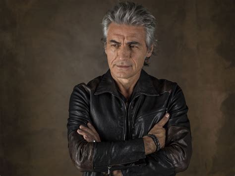 Ligabue Torna Nei Teatri Con In Teatro Dedicato A Noi