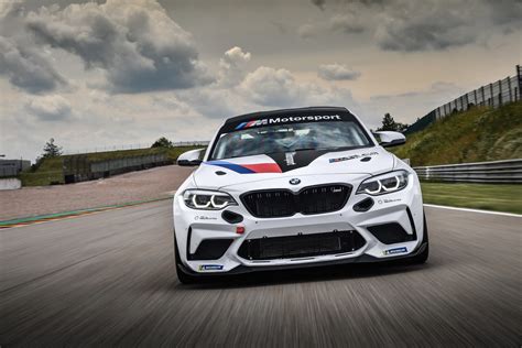 La Bmw M Cs Racing D Bute Dans Quatre Coupes Monotypes En