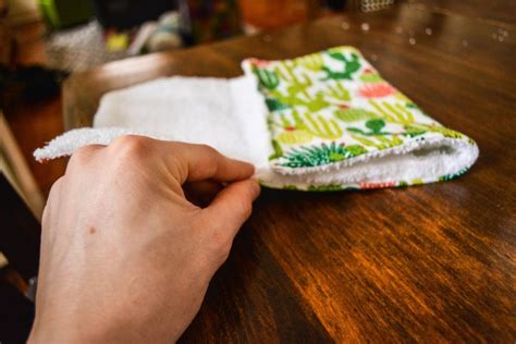 How to: Cheap and Easy 12 Minute Burp Cloth Tutorial | Life with The Joyners: Our Joyful and ...