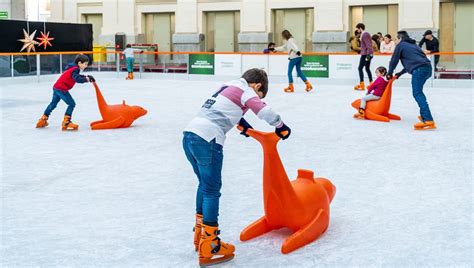 La Navidad Llega A Cibeles Con La Tradicional Pista De Hielo Un