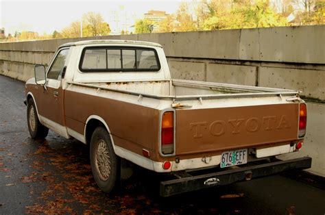 Old Parked Cars 1975 Toyota Hilux