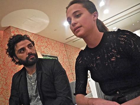 Roundtable Interview: Alicia Vikander, Oscar Isaac Talk 'Ex Machina' Robots