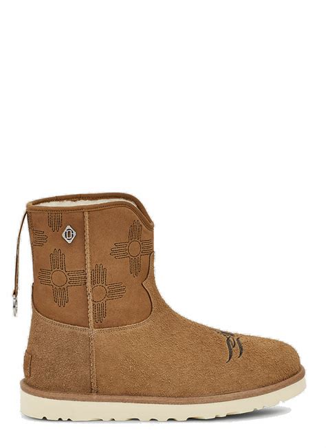 Classic Short Boots In Brown Ugg