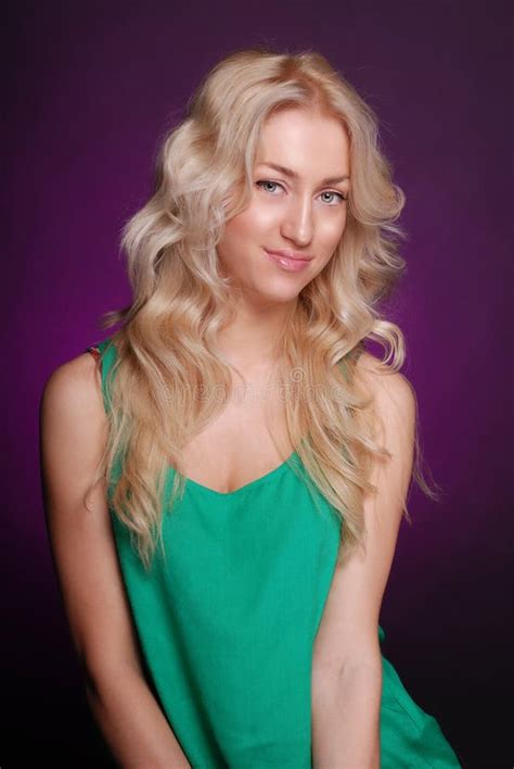 Mooi Blonde Meisje In Romantische Stijl Stock Afbeelding Image Of