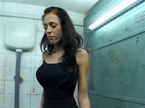 Celia Jones follada oscura en el baño XVIDEOS
