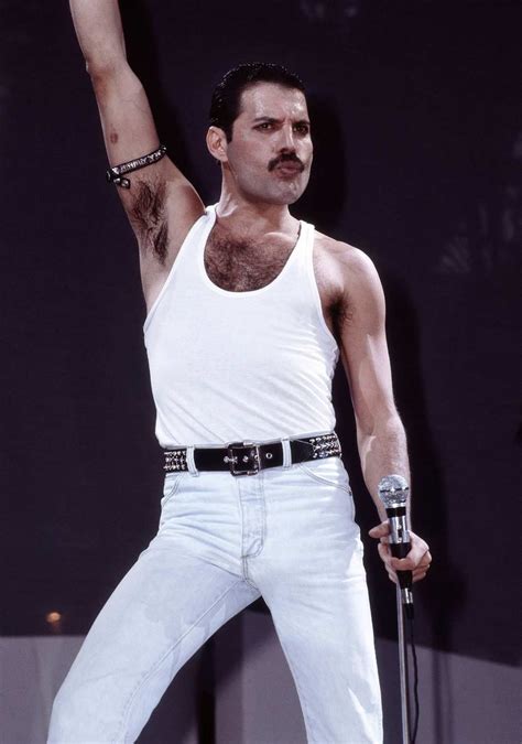 Freddie Mercury Stile Iconico Di Una Rockstar Metropolitan Magazine