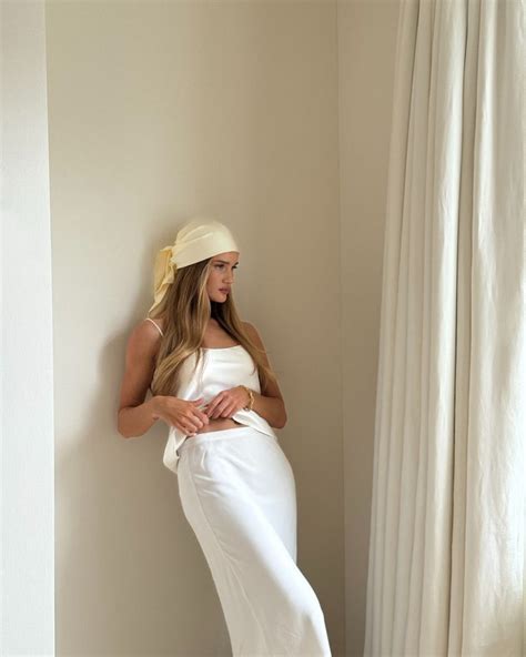 Almost Nude Rosie Huntington Whiteley Snaps A Selfie 12thBlog