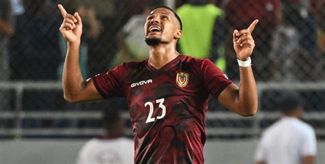 Salomón Rondón llegó a los 100 partidos con la Vinotinto quiénes son