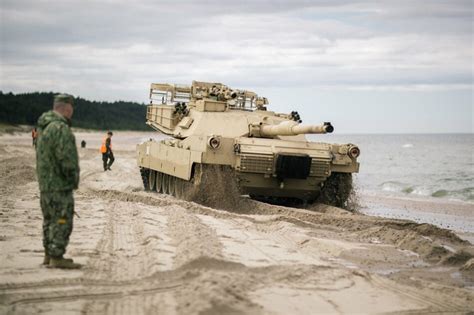 La Otan Inicia Una Serie De Maniobras Militares A Unos 35 Kilómetros De La Frontera Rusa