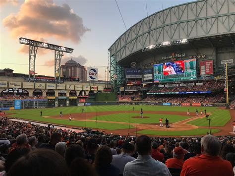 Best Mlb Stadiums Top 10 Ballparks Ranked Ticketmaster Blog